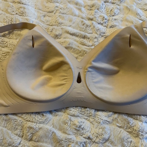 Wireless, Seamless Nude Bra - Picture 3 of 7